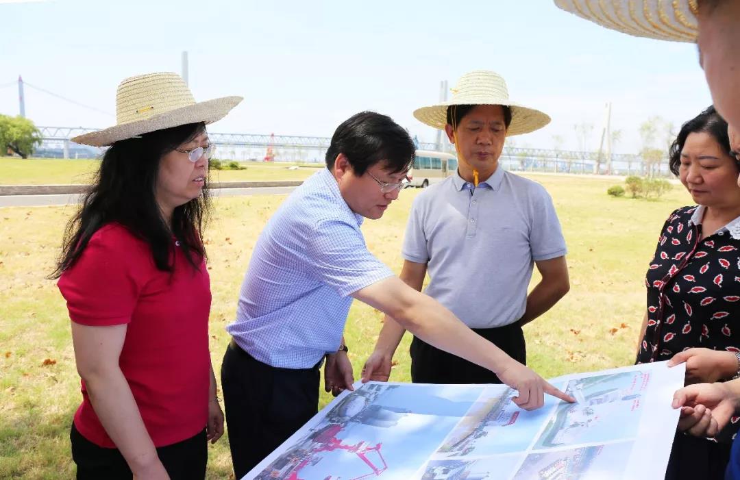 民建湖南省委副主委、省科技廳副廳長朱皖調(diào)研洞庭湖桂花園碼頭和華龍碼頭